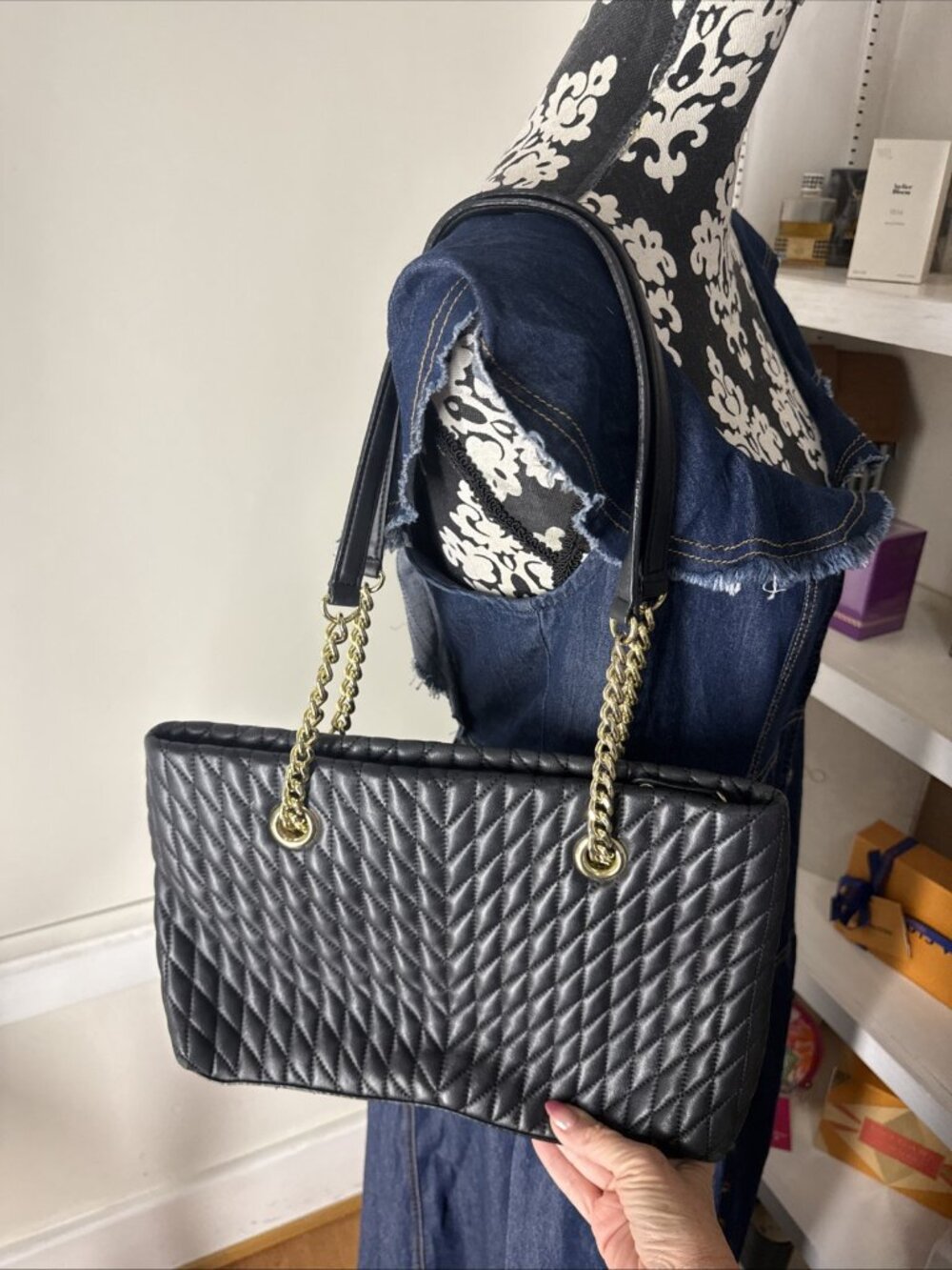 KARL LAGERFELD Paris Womens Karolina Tote Bag Black/Gold Chain Quilted Logo Nice - Picture 6 of 16